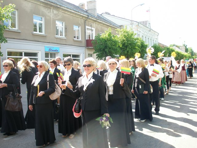 05-22_Siauliu_rajono_dainu_ir_sokiu_svente24.JPG