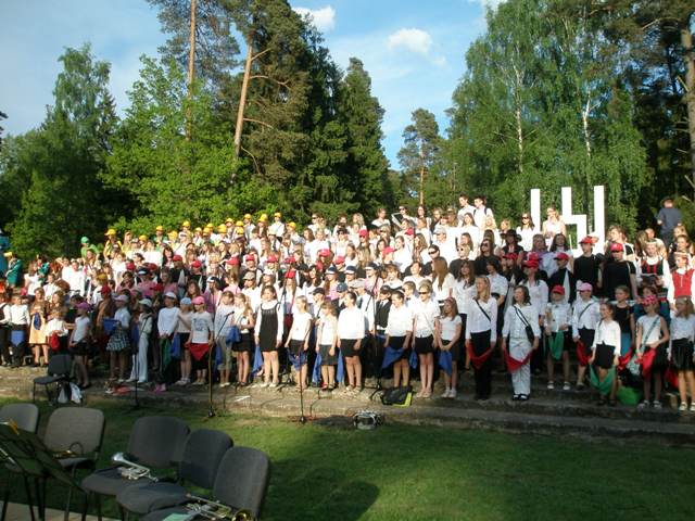05-22_Siauliu_rajono_dainu_ir_sokiu_svente50.JPG