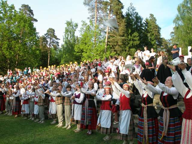 05-22_Siauliu_rajono_dainu_ir_sokiu_svente55.JPG