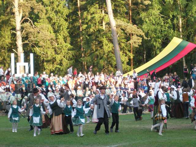 05-22_Siauliu_rajono_dainu_ir_sokiu_svente61.JPG
