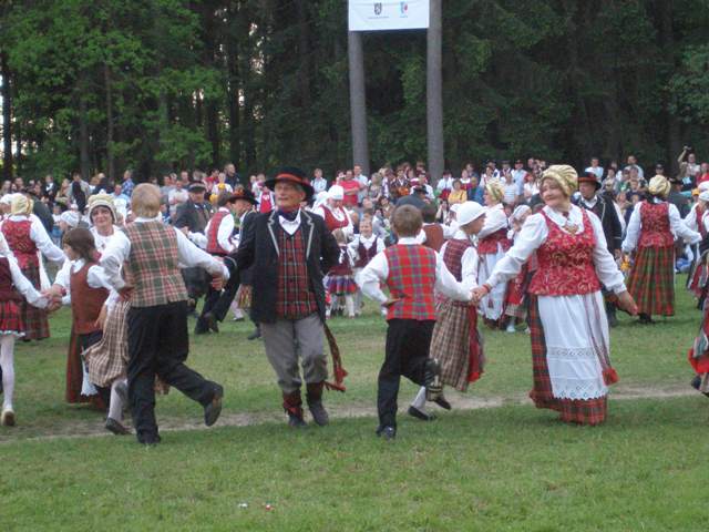 05-22_Siauliu_rajono_dainu_ir_sokiu_svente62.JPG