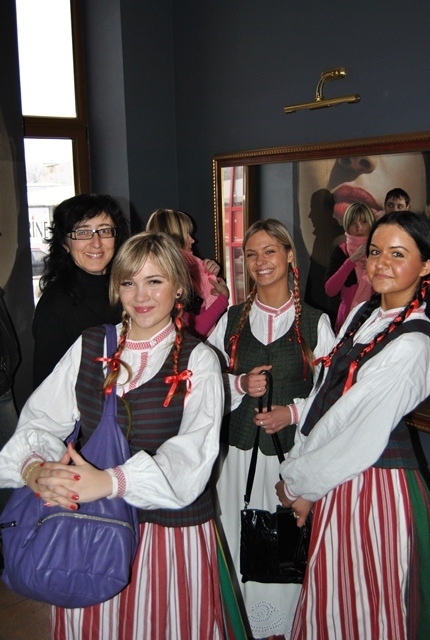 DSC_0203~0.JPG