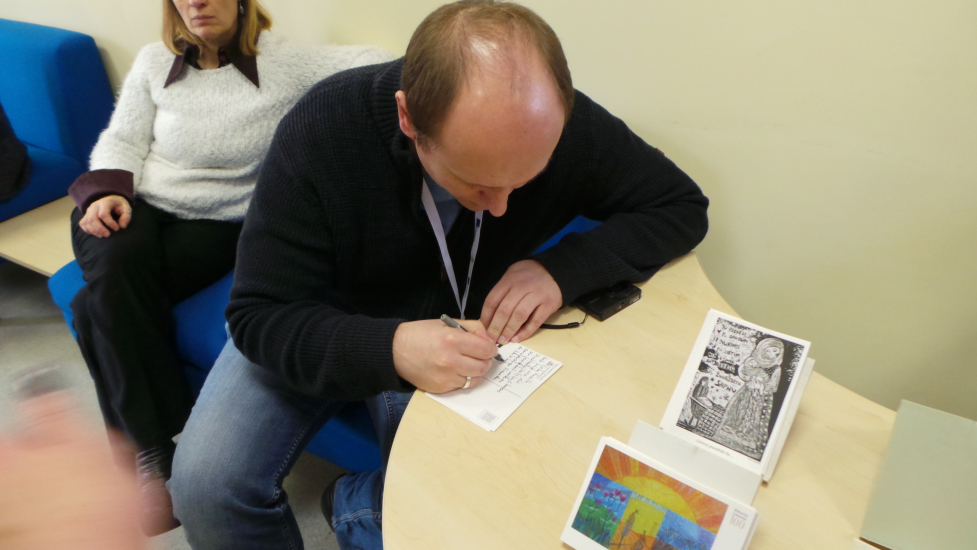 "Saulėtekio" gimnazijos paroda-akcija miesto bibliotekoje. Gimnazijos mokinių darbai atvirukuose-dovana bendruomenei
