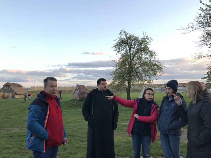 Vakaras prie laužo
