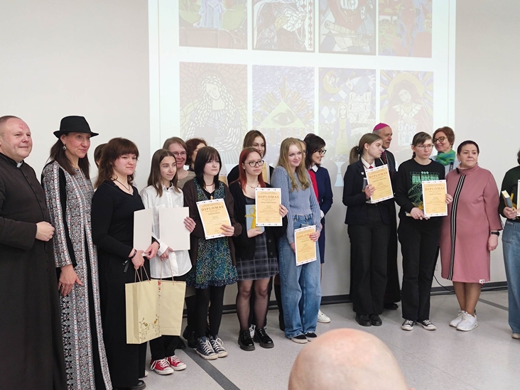 Konkuras-Vitrazai-apdovanojimas-1_28929.jpg