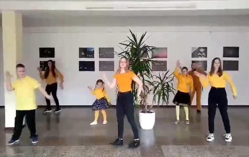 _2021_Geltona_LRT_projektas.jpg